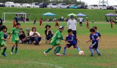 約５６０人の園児と児童　楽しくプレー　サッカーフェス２大会開催 7