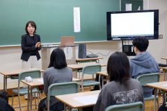 介護福祉士の仕事について話す菊地さん