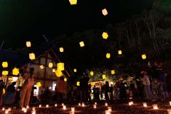 浦幌神社にふわりスカイランタン　明大生考案イベント