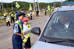 「スピード出しすぎないで」　足寄大誉地小児童が交通安全啓発