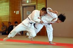 白樺学園が男子団体初Ｖ、１９連覇中の帯農に３―２　柔道全十勝高校新人大会