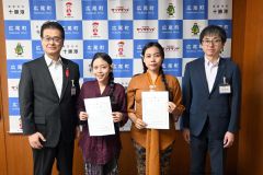 昨年に続いて介護職に外国人採用　インドネシアの女性２人が「つつじ苑」に　広尾