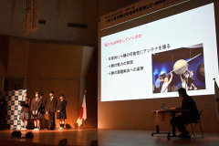 研修から感じた十勝の強みや課題について発表する生徒たち