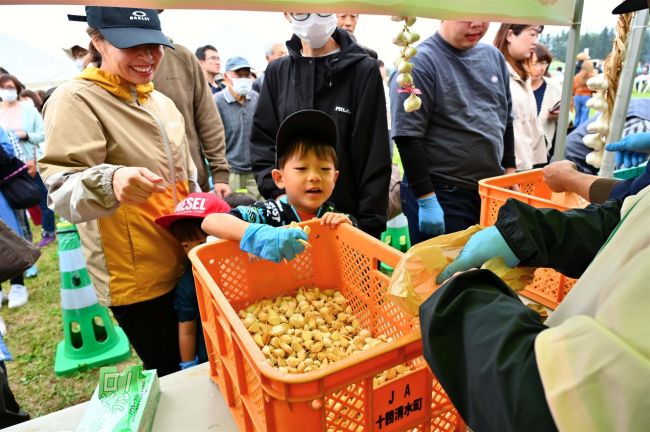【写真】ニンニク香るアヒージョ、十勝若牛も旨い　清水でまつり