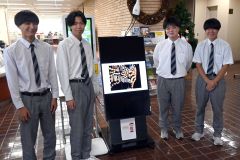 「サンタランドの動画」を広尾地域学で制作した（左から）野田さん、川津さん、廣冨さん、五日市さん