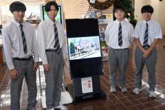 「サンタランドの動画」を広尾地域学で制作した（左から）野田さん、川津さん、廣冨さん、五日市さん