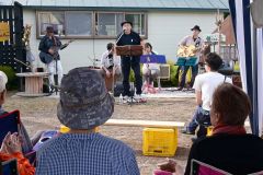 ピアノやバンドの演奏で盛り上がった集いの杜の秋イベント