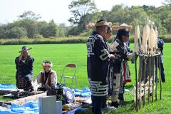 遡上する新しい鮭を迎える儀式「アシリチェプノミ」　アイヌ伝統の祈りと舞踊奉納