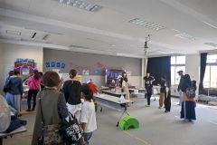 「釣り堀」や手品、親子で楽しむ　六中祭～こぼれ話 4