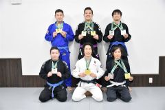 アダルト部門で上位入賞した選手たち。