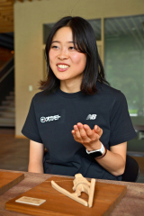 インタビューに応じる勢藤優花（金野和彦撮影）