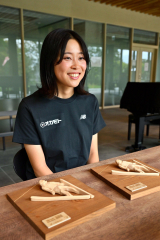 インタビューに応じる勢藤優花選手（金野和彦撮影）