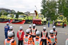 運転点検のデモンストレーションを行った帯開建の出陣式