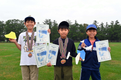 明星小３年の山崎さん、最長滞空２３秒　紙飛行機で日本一