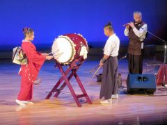 和太鼓と笛の共演で観客は酔いしれた