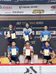 Ｅ３で３位入賞の高田蒼一郎（後列右、チーム提供）