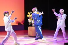 歌や講演で満員の会場を沸かせたIKKOさん