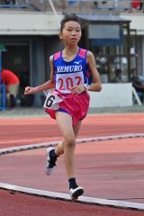 女子８００メートル１組