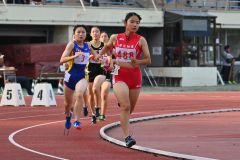 女子８００メートル２組