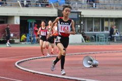 女子８００メートル３組
