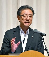 健全財政、公約の成果強調　米沢市長まちづくり報告会に２２０人
