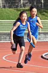 小学４年女子４００メートルリレー