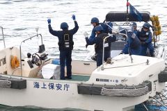 ボートで逃げたテロリスト確保を想定した訓練