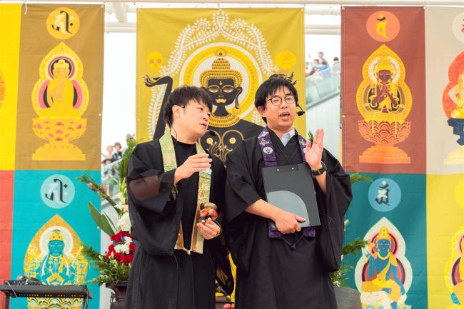 大阪万博で「漫才説法」　清水の住職２人