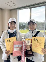 シニア女子優勝の佐々木・柳谷組