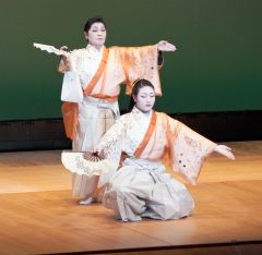 ６０人華麗に舞う　藤寿会がチャリティー公演 2