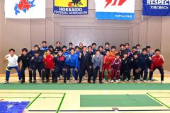 開会式　健闘を誓い合う出場校主将たち