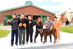 ２４日の農大市への来場を呼びかける畑作園芸と畜産の農大生