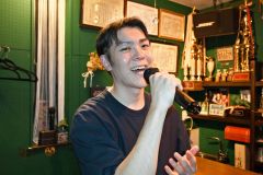 趣味のカラオケで全国へ　ホクコーの小川さんが決勝に挑む