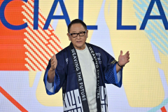 あいさつする豊田会長