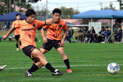 【１回戦・帯北―とわの森三愛】前半３３分、帯北のＭＦ安藤久龍がこぼれ球を押し込んで２－０とリードを広げる（須貝拓也撮影）