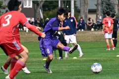 【１回戦・帯大谷―札幌山の手】後半、シュートを放つ帯大谷のＦＷ斉藤叶大