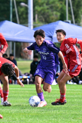 【１回戦・帯大谷―札幌山の手】前半、ドリブルで攻め上がる帯大谷のＭＦ西谷柊大
