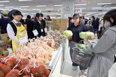 管内５校が販売会　イオン帯広店で農高収穫祭 3
