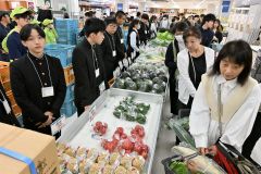 管内５校が販売会　イオン帯広店で農高収穫祭