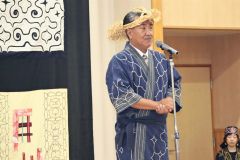 あいさつする笹村会長