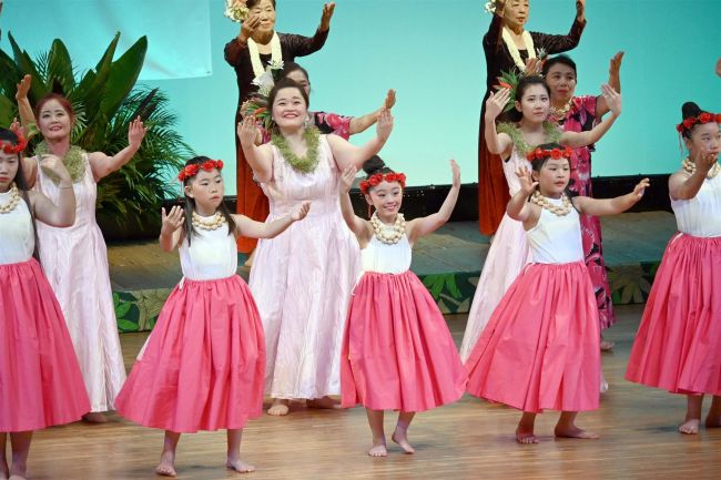 フラダンス教室の発表会、常夏の空気に包まれる～こぼれ話