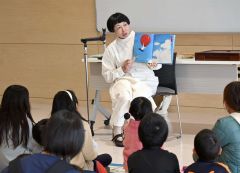 絵本作家加藤休ミさんが読み聞かせ　上士幌