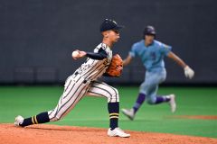 【２回戦・白樺学園―滝川西】５回から登板し被安打１の無失点で抑えた白樺学園の窪田侑