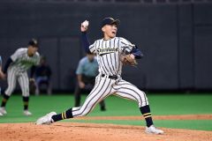 白樺学園サヨナラ勝ち８強　延長で滝川西に２―１　秋季高校野球道大会第２日