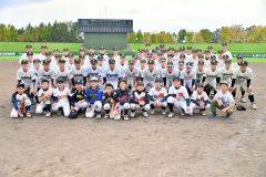 高校球児が子どもたち100人に野球指導