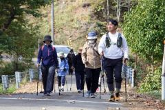 日高山脈展望台へノルディックウオーキング 広尾町健康推進部連絡会