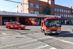 消防署員と団員ら約50人が参加して市街地一円を巡回した