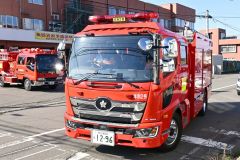 消防署員と団員ら約50人が参加して市街地一円を巡回した