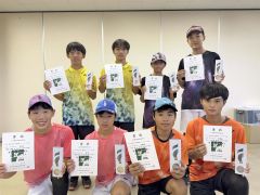 男子個人戦上位入賞者。優勝の望月優太（前列左端）と保住哲平（同左から２人目）ペアは団体戦との２冠を果たした