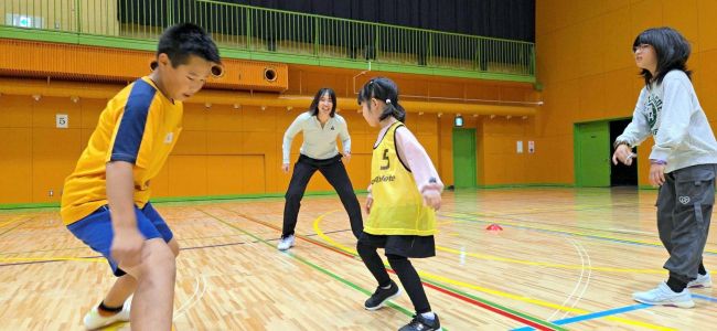 「ピックルボール」で楽しく運動　永原さんが上士幌で運動教室